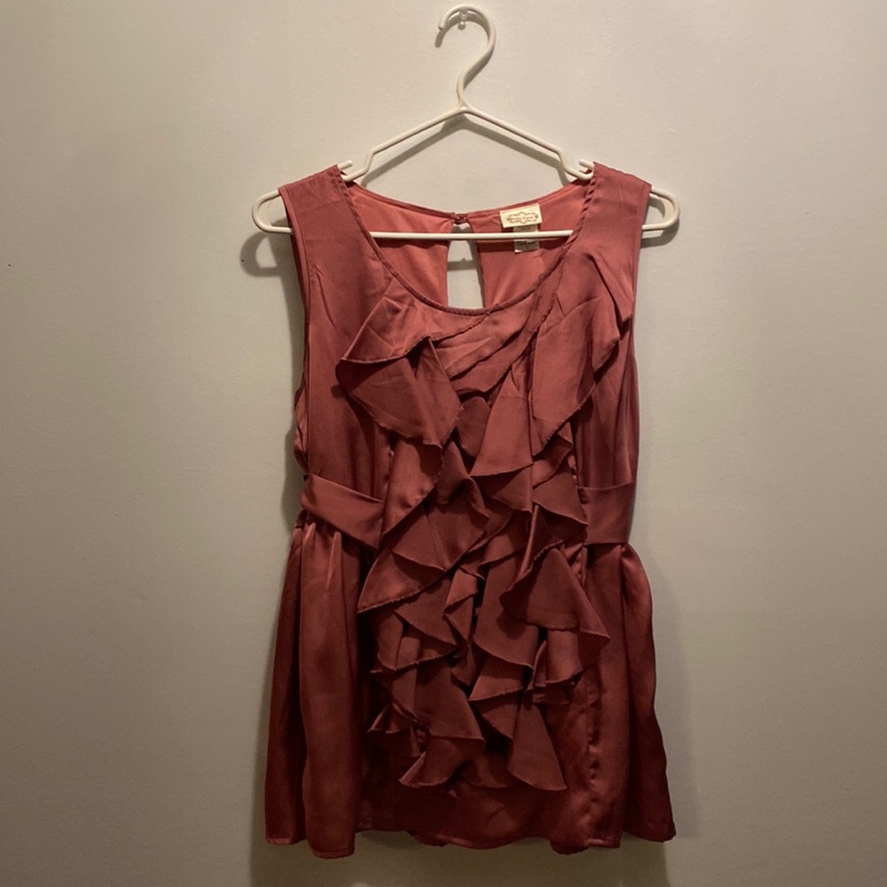 Sleeveless ruffle top